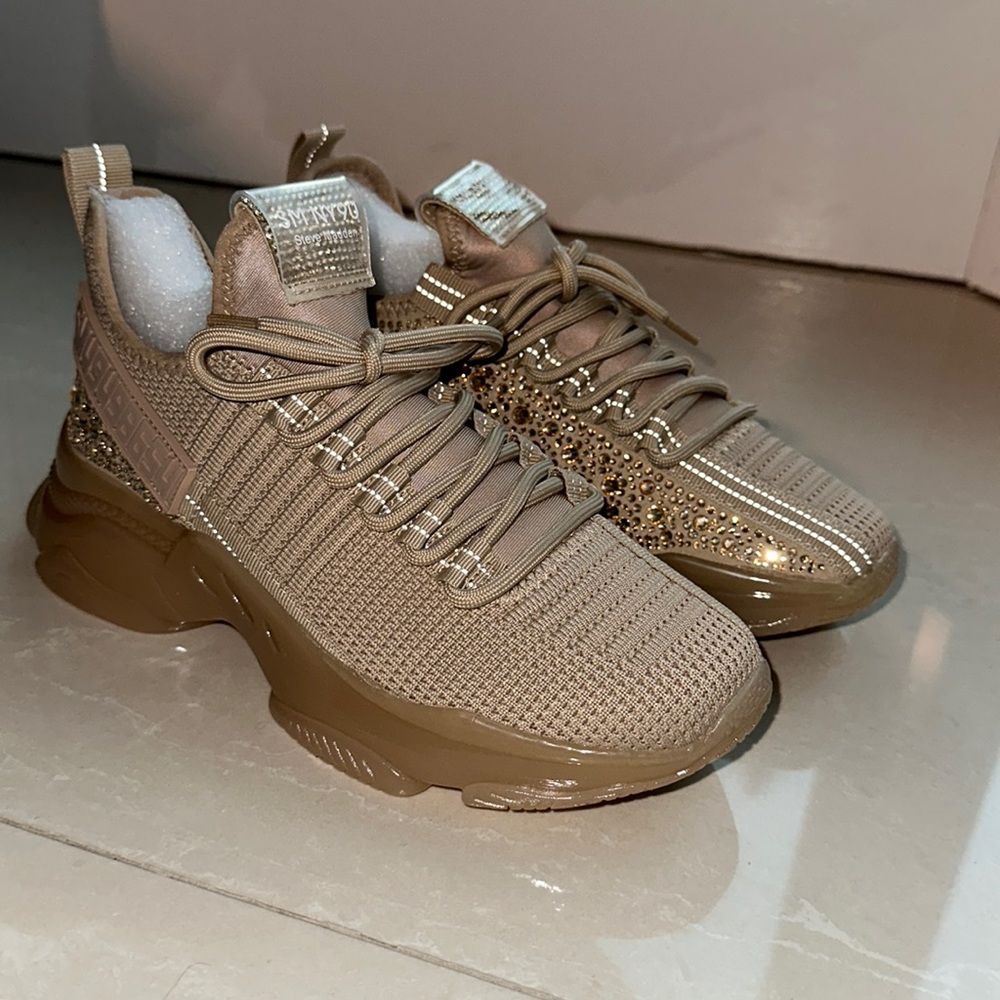 Steve Madden Maxima Blush Sneakers BRAND NEW | Never been worn, size 7.5 !